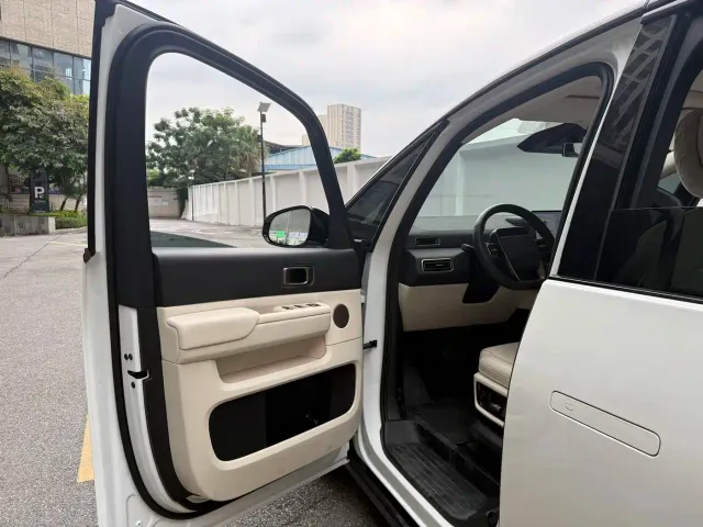 Li Auto MEGA — Фото автомобиля 7