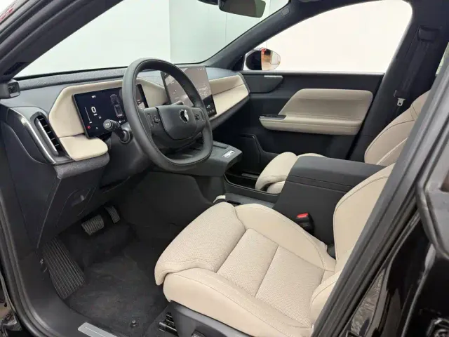 Volvo XC70 Plug-in Hybrid — Фото автомобиля 8