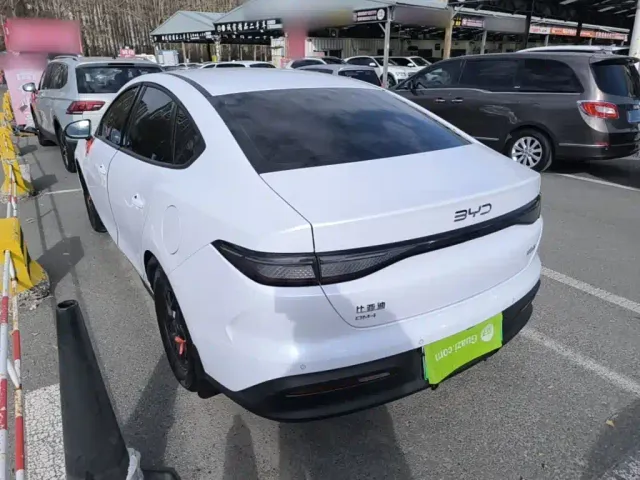 BYD Seal 05 DM-i — Фото автомобиля 4