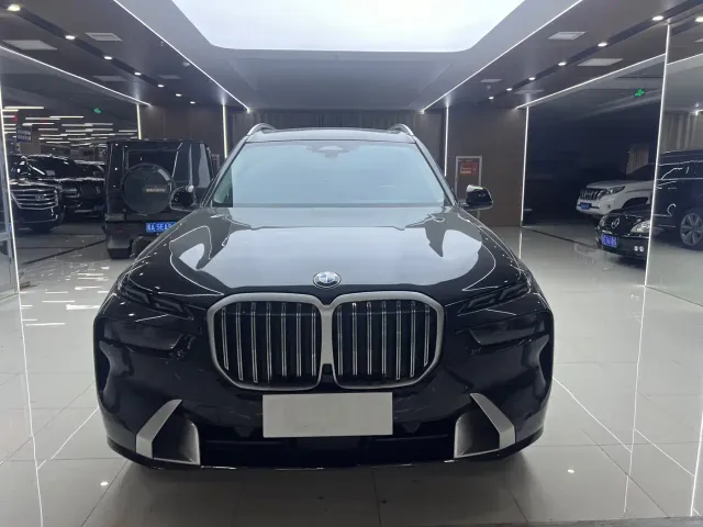BMW X7 — Фото автомобиля 2