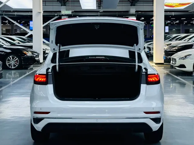 Geely Emgrand — Фото автомобиля 11