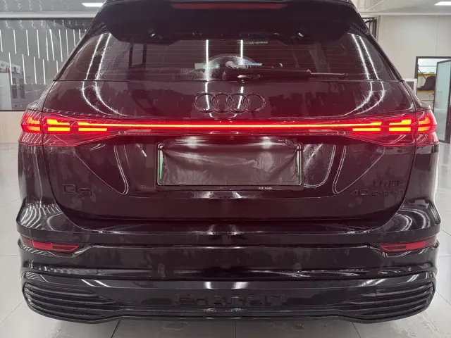 Audi Q5 e-tron — Фото автомобиля 8