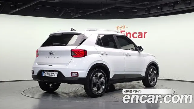 Hyundai Venue — Фото автомобиля 2