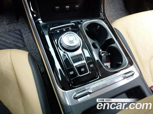 Kia Carnival Generation 4 — Фото автомобиля 12