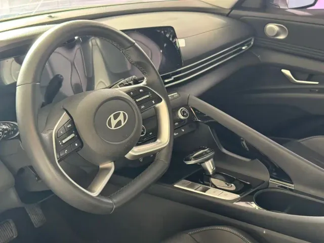 Hyundai Elantra — Фото автомобиля 9