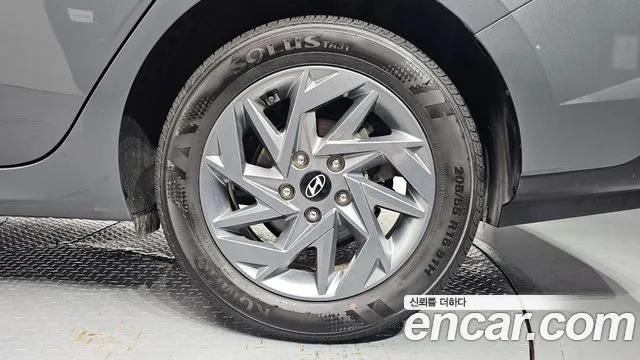 Hyundai AVANTE Новый Avante (CN7) — Фото автомобиля 21
