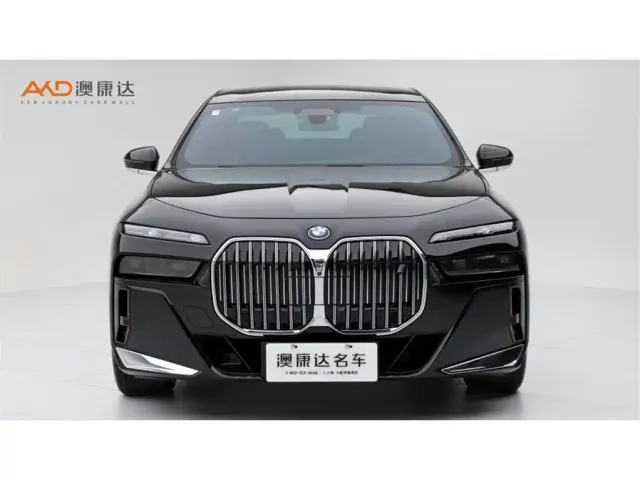 BMW i7 — Фото автомобиля 2
