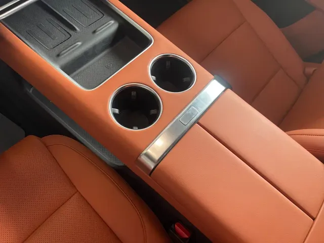 Li Auto L9 — Фото автомобиля 17