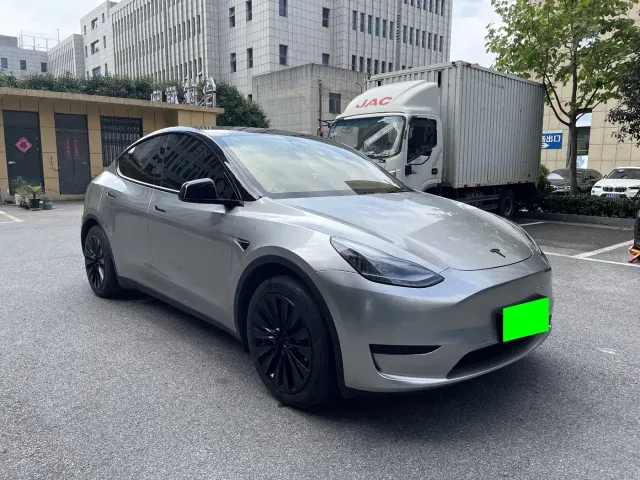 Tesla Model Y — Фото автомобиля 3