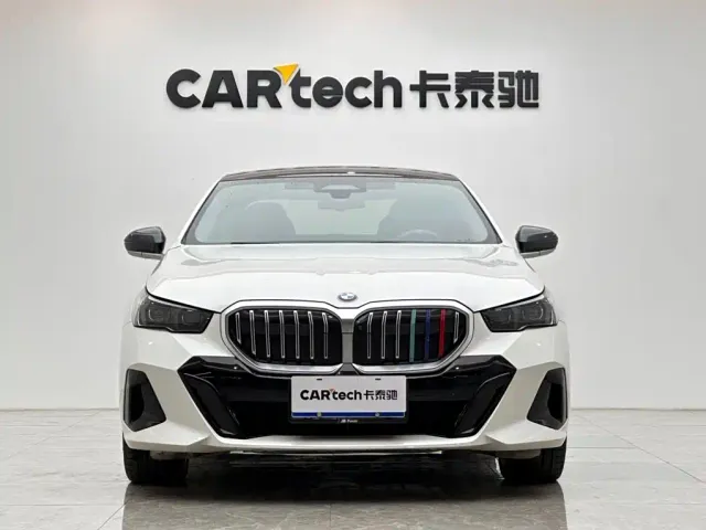 BMW 5 Series — Фото автомобиля 7