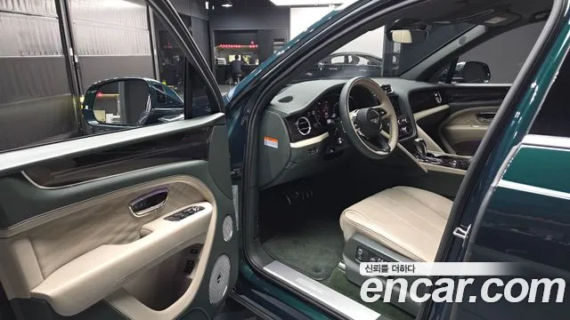 Bentley Bentayga Bentayga 4.0 V8 EWB First Edition — Фото автомобиля 10