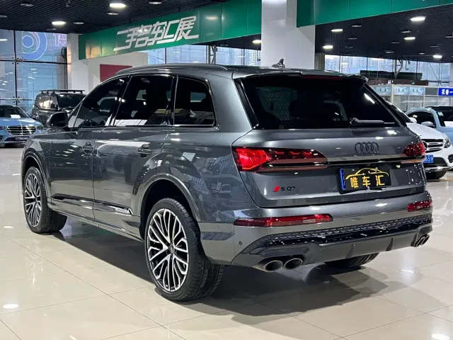Audi SQ7 — Фото автомобиля 6