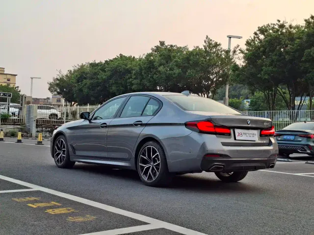 BMW 5 Series — Фото автомобиля 4