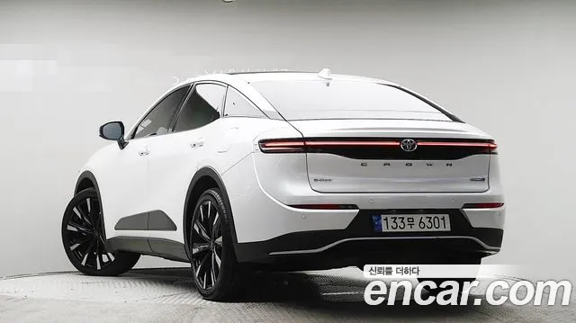 Toyota Crown — Фото автомобиля 2