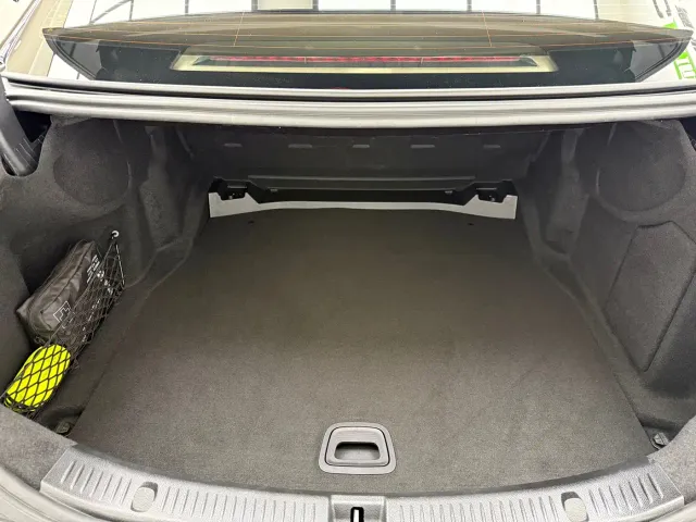 Mercedes-Benz E-Class — Фото автомобиля 20