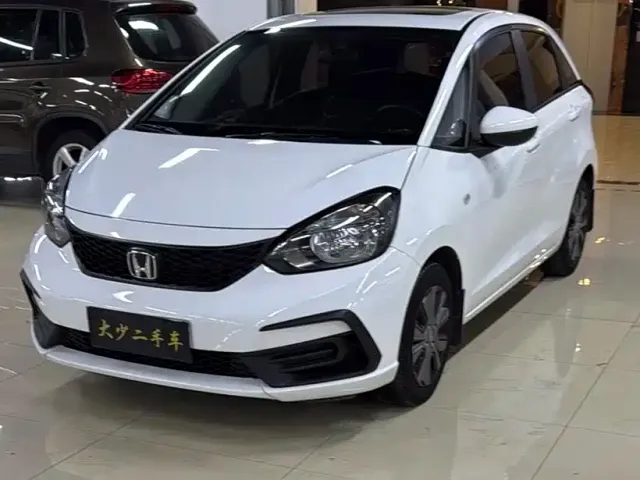 Honda Fit — Фото автомобиля 3