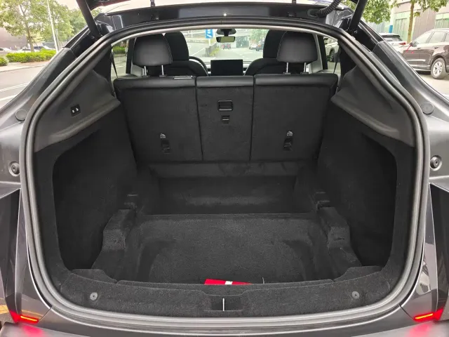 Tesla Model Y — Фото автомобиля 20