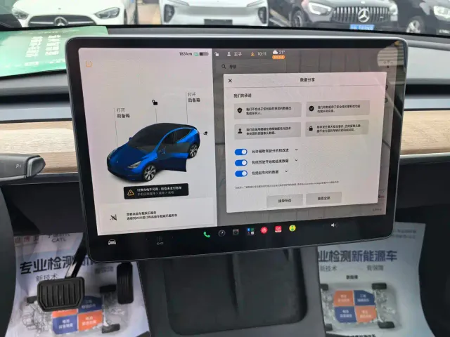 Tesla Model Y — Фото автомобиля 12