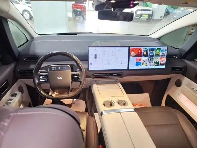 Li Auto MEGA — Фото автомобиля 9