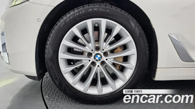 BMW 5 Series G30 — Фото автомобиля 5