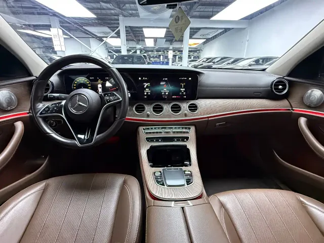Mercedes-Benz E-Class — Фото автомобиля 12