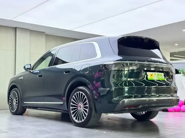 AITO Wenjie AITO M8 2025 Extended Range Ultra 53.4kWh 6-Seater — Фото автомобиля 6