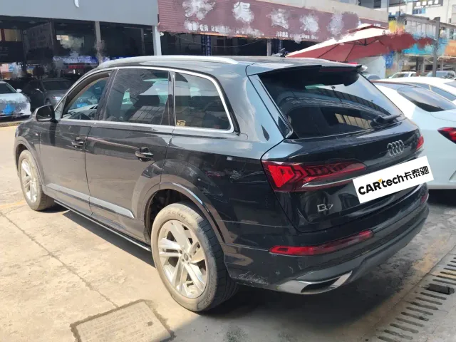 Audi Q7 — Фото автомобиля 9