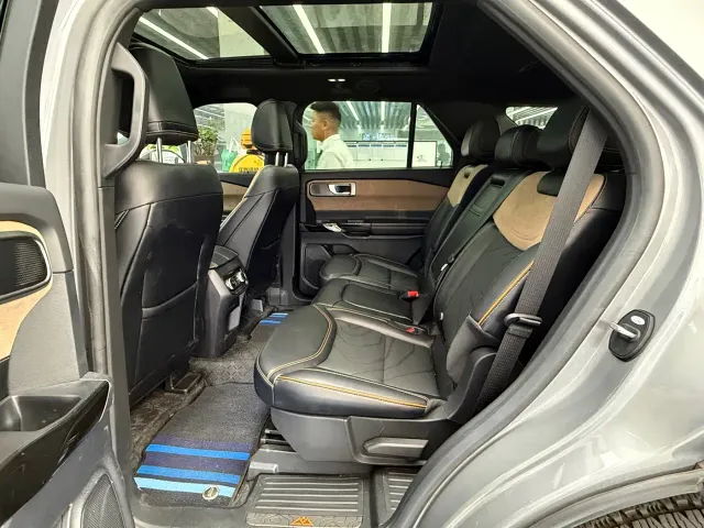 Ford Explorer — Фото автомобиля 14