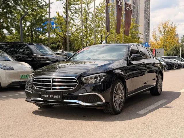 Mercedes-Benz E-Class — Фото автомобиля 2