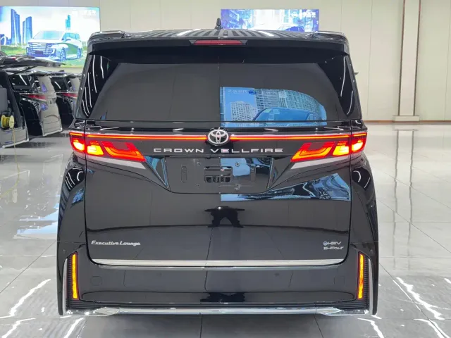 Toyota Vellfire — Фото автомобиля 12