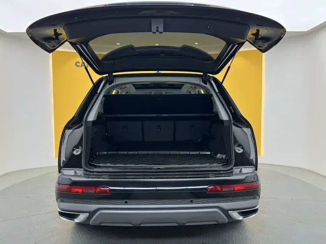 Audi Q7 — Фото автомобиля 9