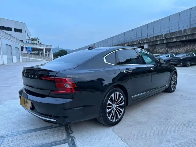 Volvo S90 — Фото автомобиля 9