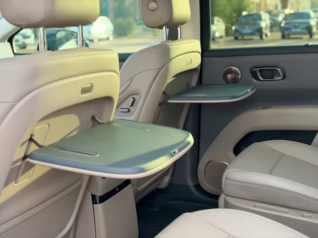 Li Auto i8 — Фото автомобиля 13