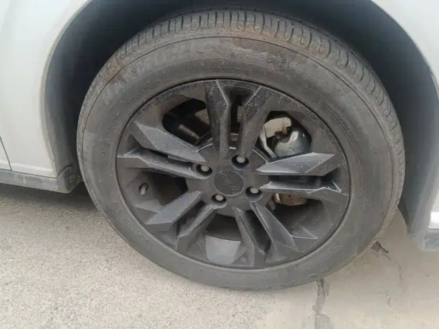 Dongfeng Yixuan — Фото автомобиля 6