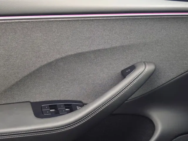 Tesla Model 3 — Фото автомобиля 14