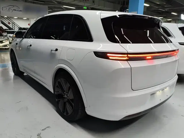 Li Auto L7 — Фото автомобиля 4