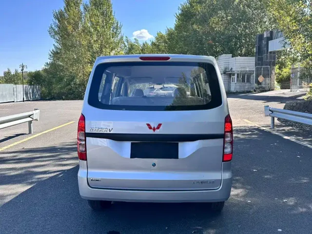 Wuling Hongguang V — Фото автомобиля 7