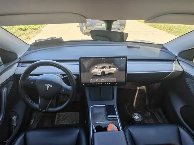 Tesla Model Y — Фото автомобиля 6