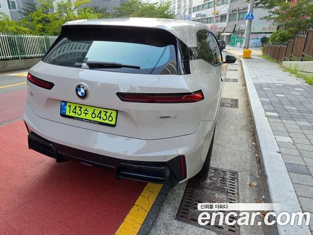 BMW iX — Фото автомобиля 11