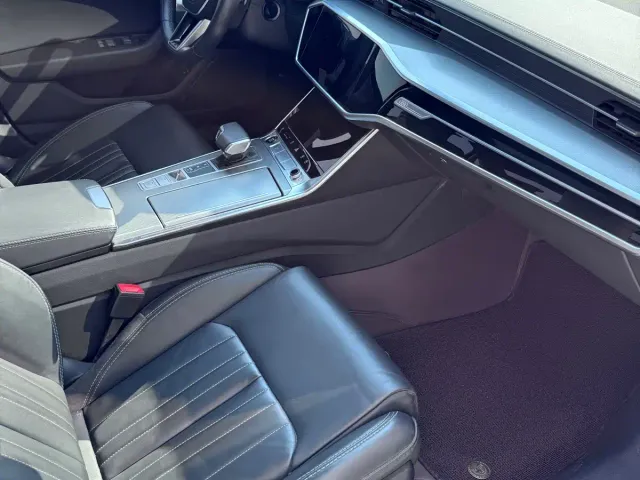 Audi A6L — Фото автомобиля 12