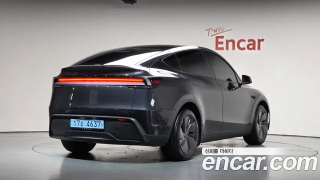 Tesla Model Y — Фото автомобиля 2