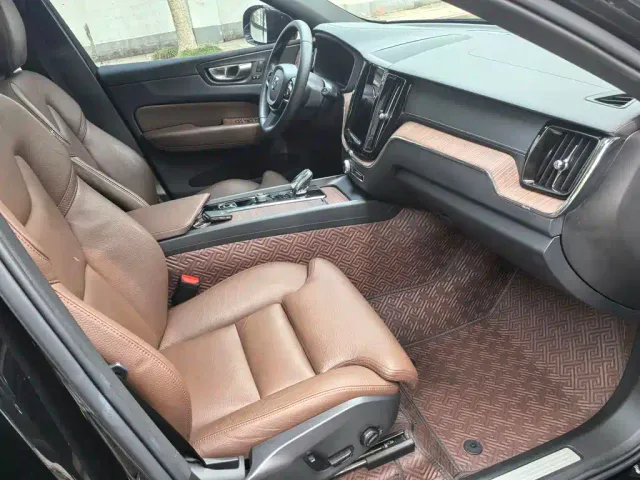 Volvo XC60 — Фото автомобиля 6