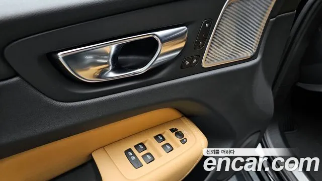Вольво XC60 — Фото автомобиля 18