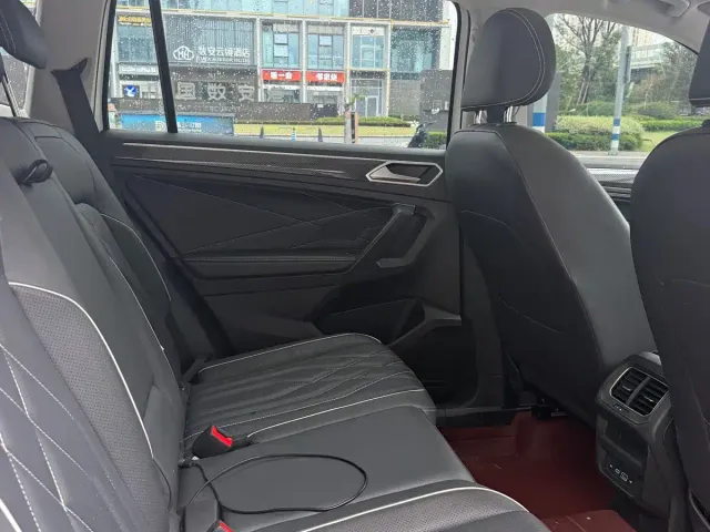 Volkswagen Tiguan L — Фото автомобиля 5