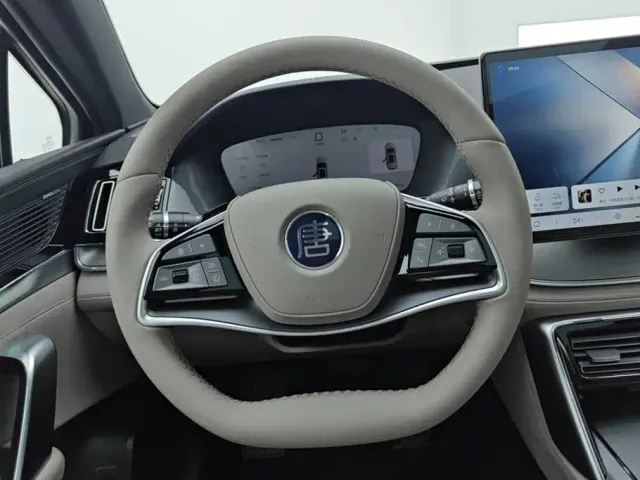 BYD Tang — Фото автомобиля 15