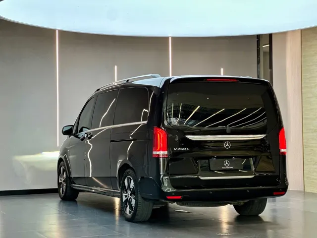 Mercedes-Benz V-Class — Фото автомобиля 12