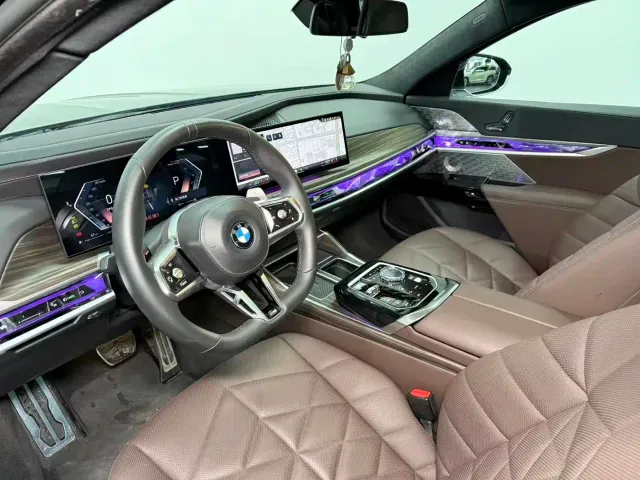 BMW 7 Series — Фото автомобиля 9