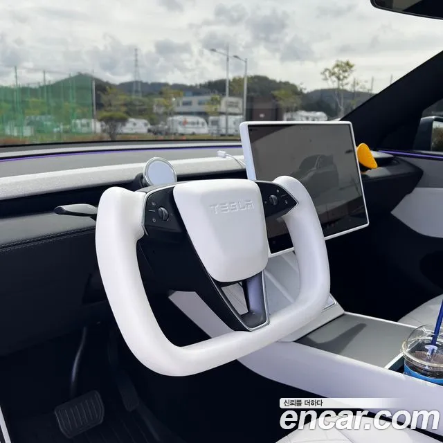Tesla Model Y — Фото автомобиля 16