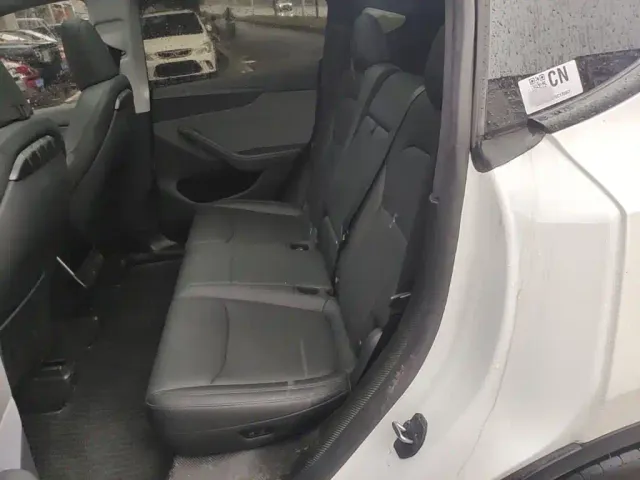 Tesla Model Y — Фото автомобиля 16