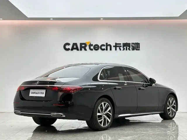 Mercedes-Benz E-Class — Фото автомобиля 5